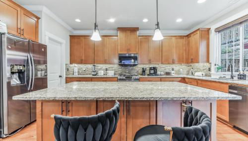 Spacious family and kids friendly house with backyard, fireplace, grill perfect for work crews - Foto 3