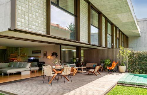 Grand Villa w/ Pool, Garden & Garage by HostWise - Foto 45