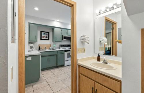 Relaxing Busy Bee C-7 by Simple Life Rentals - Foto 41