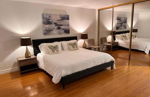 Venice Beach Lux Retreat Coastal Apartment Haven - Photo 9