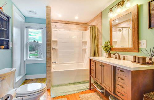 10 Mi to Skiing Historic Farmhouse in Maine! - Foto 16