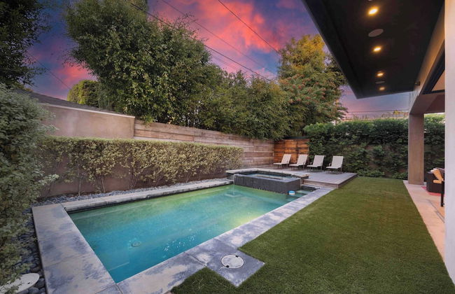 LA Villa by Avantstay Walk to The Grove LA - Photo 13