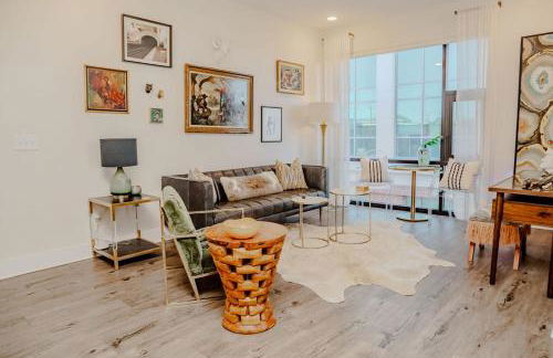 The Hive Adjacent 3rd Floor, 301 King & 302 Balcony - Photo 11