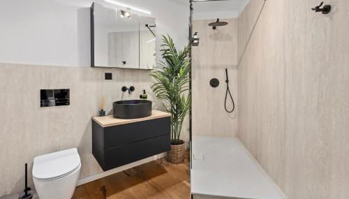 EDLER WOHNRAUM Luxuriöse Stadtoase mit Balkon, Kaffeevollautomat, Lift & Parkplatz - Foto 5, towels, Shower