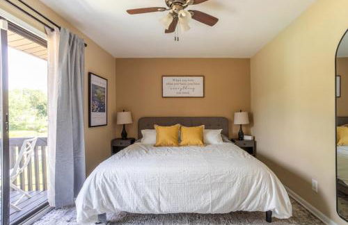 Entire Home on the water, 2 kayaks, Game room, Firepit, BBQ grill, Netflix WiFi - Foto 11