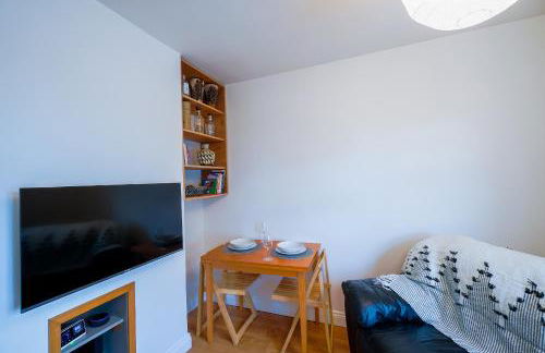 Luxury 1st floor modern flat, close to city with free parking - Photo 12