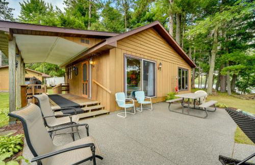 Lakefront Chetek Vacation Rental with Private Dock! - Foto 1