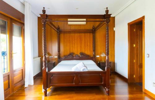 Mansión con Jacuzzi a 40 grados, gran piscina y Pádel - Photo 47