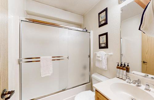 Redwood Rest Getaway - A-Frame with Hot Tub & Deck - Foto 17