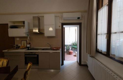 Ca' Spadoni, centro storico, piano terra, ingresso indipendente, teatro, parcheggio, - Foto 37