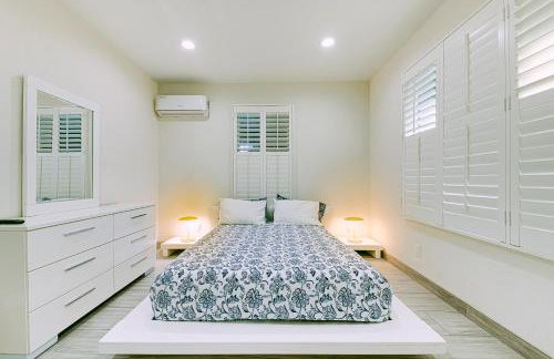 Stylish Modern Home, AC, Parking & Near FWYs - Foto 8