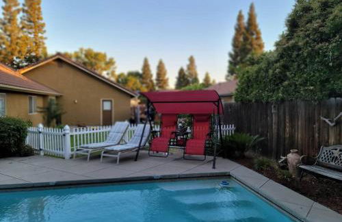 3 Bedrooms,Beautiful House with Hot Tub, Pool Oasis and Fire Pit - Foto 7