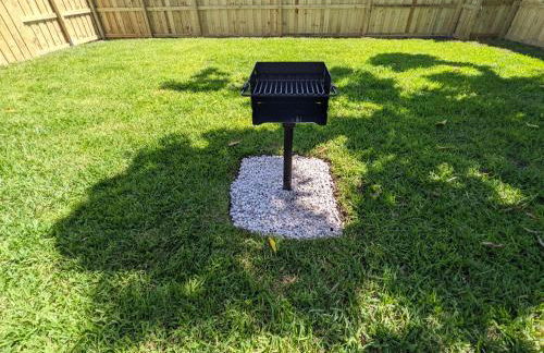 Paradise Awaits! Beach, King Bed, Private Yard & Workspace - Photo 28