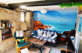 Coeur de granit rose, meublé alliant le charme de l'authentique breton et du confort, classé 3 étoiles, à 5mn de 13 plages de la réputée cote de granit rose - Foto 2