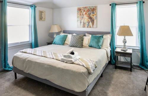 Euclid Near Lake Erie Cleveland king bed - Foto 43