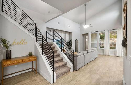 Luxe Modern 4B House with Office 20 min to DT - Foto 19