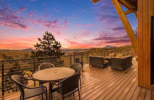 Hot Tub and Scenic Views at The Bailey Lodge - Foto 47