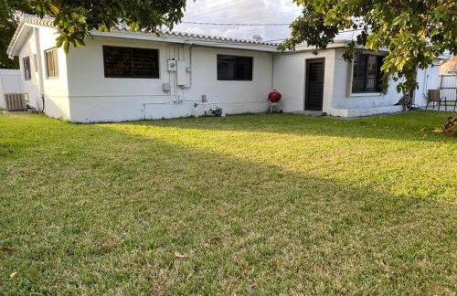 Luxurious Westchester Home Near Miami Clinics - Photo 42