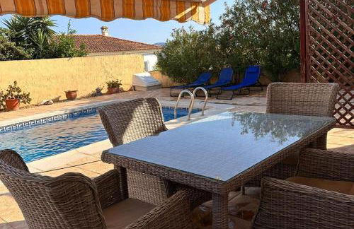 Casa Bueno- Sleeps 7 Private Pool & AirCon - Foto 35