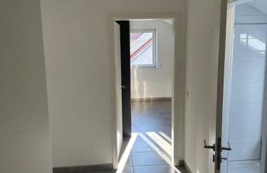 3 Zimmer Wohnung mit Balkon und Parkplatz - Foto 1