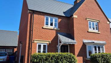 Entire 4 Bed House for Silverstone F1 - Foto 1