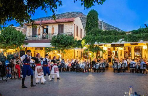 4BR Newly Renovated Retreat Tranquil Coastal Haven - Photo 26