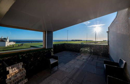 Sea View Luxury Apartment 3 bedrooms Free Parking - By Coast Apartments - Photo 48