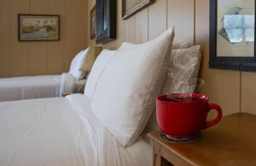 Hill Country Retreat - 1BR Cabin w Nature Views - Photo 2