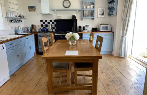 Driftwood Cottage - Photo 4