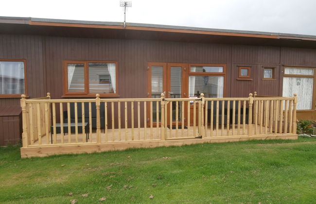 Captivating 2-bed Chalet in Mablethorpe - Photo 1