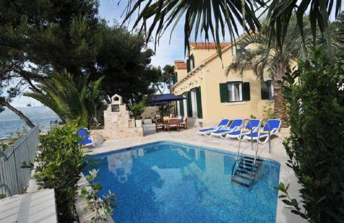 Deluxe Villa Sirena on the beach with Pool - Photo 44