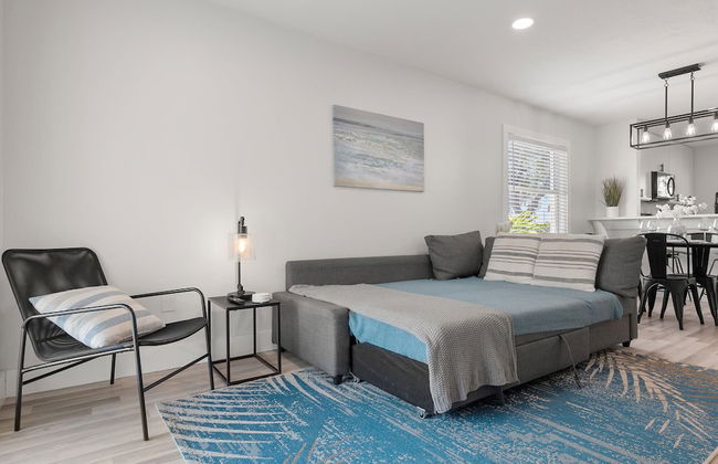 Relaxing 2BR Florida Home Close to Beach - Photo 12