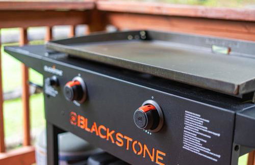 Log Cabin with Hot Tub, Game Room-10 min to NRG - Foto 37