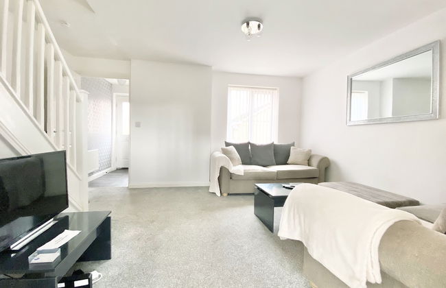 Ammaculate 3 Bedroom Property Near Caltic Manor - Photo 2