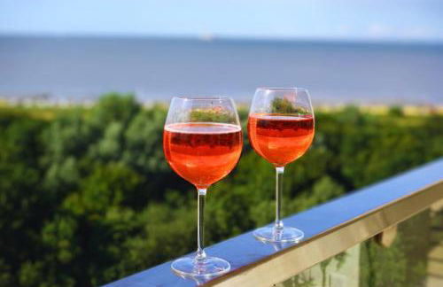 Panoramameerblicksuite direkt am Strand, Garage Wlan, Aufzug, Smarttv,Bettwäsche,Handtücher, Netflix uvm - Foto 16