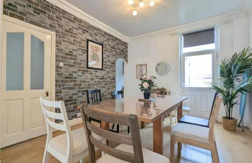 Bright 4BR Home Near Anfield & Free Parking - Foto 2