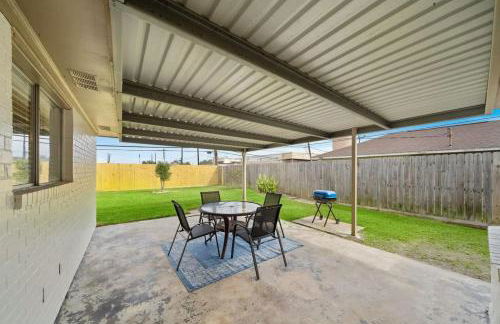 Covered Back Patio Covered Parking Game Room WIFI Smart TV's every room Washer & Dryer - Foto 20