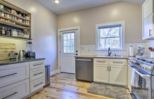 Renovated Carrboro House with Deck and Fire Pit! - Foto 9