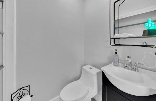 240 Queen Bed, 3 Pools, 80in TV - Foto 32