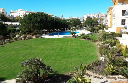 Luxurious first floor apartment with balconies overlooking pool and gardens. - Foto 26