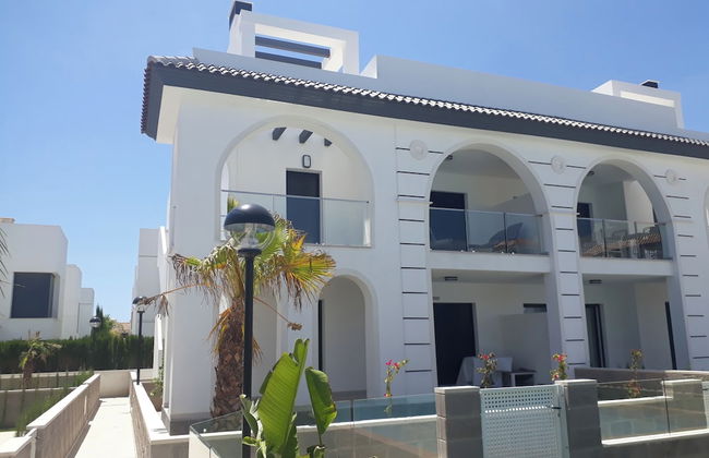 Sunset Paradise - Sleeps 4, Pool, Terrace & Views - Foto 17