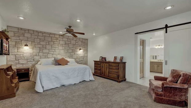 Serene Creek Front Home With Games+grill! - Foto 2, Habitación