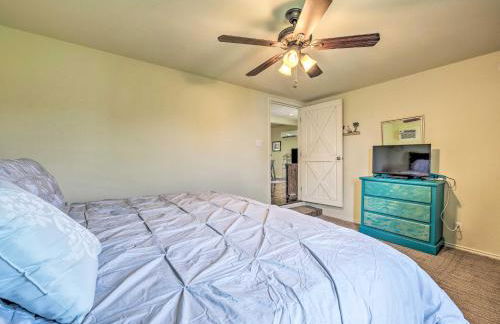 Half-Mi to Seadrift Harbor Seadrift Home with Deck - Foto 15