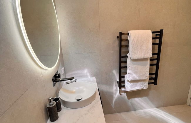 Watermark Studio Apartments - Photo 27