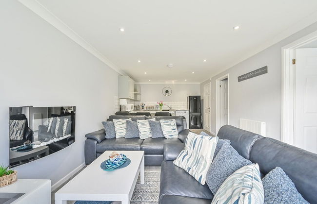 2 Bed Villa Sleeps 4 - Wifi, Garden, Sea Views - Foto 15