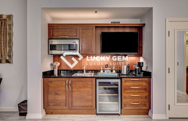 Lucky Gem Penthouse Suites at MGM Signature - Photo 43