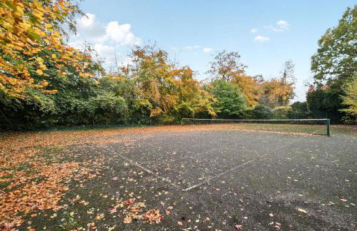 Kingswood 6 Bed Mansion, Tennis Court and Cinema - Foto 4