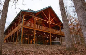 Sleeps 16 Luxury Cabin with Game Room & Hot Tub - Foto 3
