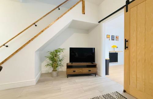 Comfy 4 Bed Home - Port Talbot - Perfect for Contractors & Families - Foto 6