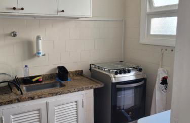 Apartamento com varanda, vista para o mar e ar condicionado - Foto 12